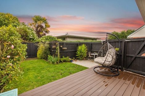 Photo of property in 2/9 Cherry Place, Casebrook, Christchurch, 8051