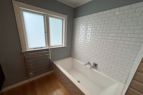 Photo of property in 29 Maida Vale Road, Roseneath, Wellington, 6011