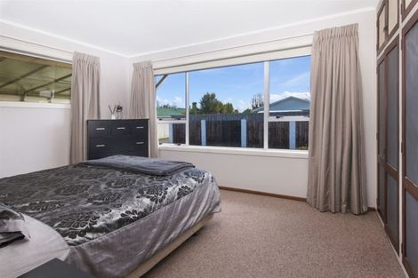 Photo of property in 12a Valerie Place, Redwood, Christchurch, 8051