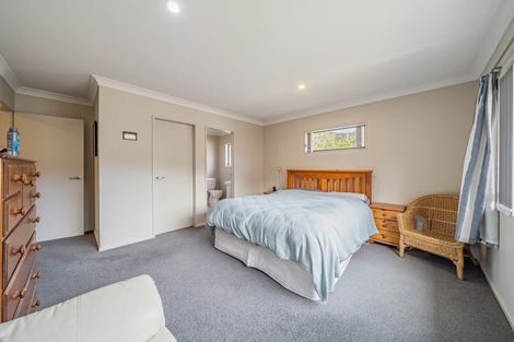 Photo of property in 5 Poppy Watts Grove, Stokes Valley, Lower Hutt, 5019