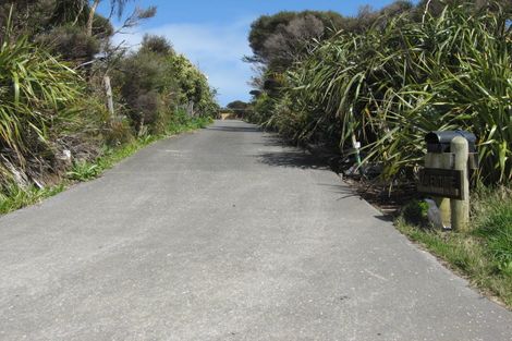 Photo of property in 14a Log Race Road, Piha, New Lynn, 0772