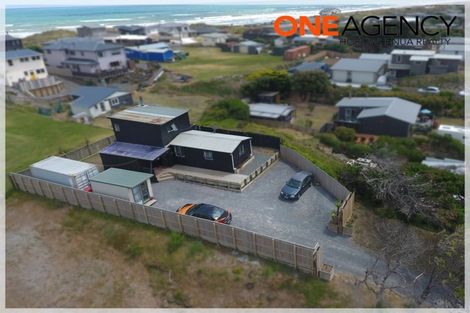 Photo of property in 10 Nelson Street, Foxton Beach, Foxton, 4815