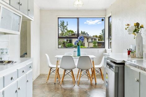 Photo of property in 23 Larissa Avenue, Henderson, Auckland, 0610