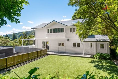 Photo of property in 8g Tawa Street, Eastbourne, Lower Hutt, 5013