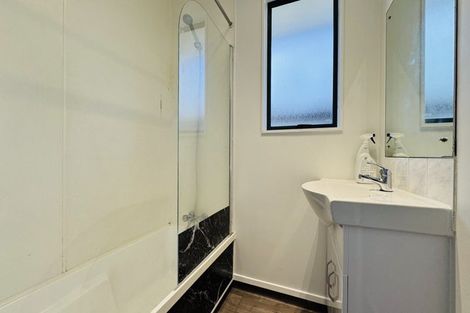 Photo of property in 47a Sutton Crescent, Papakura, 2110