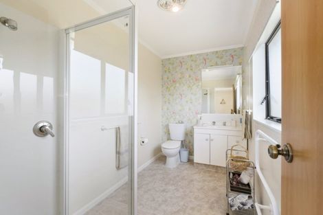 Photo of property in 11 Greenwood Place, Fitzherbert, Palmerston North, 4410