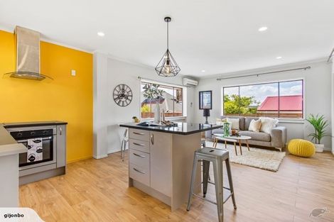 Photo of property in 2/28 Salisbury Road, Birkdale, Auckland, 0626