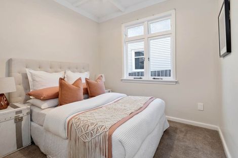 Photo of property in 60 Lake Road, Narrow Neck, Auckland, 0624