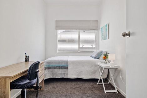 Photo of property in 43 Wood Street, Takaro, Palmerston North, 4410