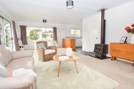 Photo of property in 37 Fisher Place, Carterton, 5713