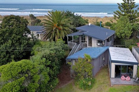 Photo of property in 33 Blue Pacific Parade, Riversdale Beach, Masterton, 5872