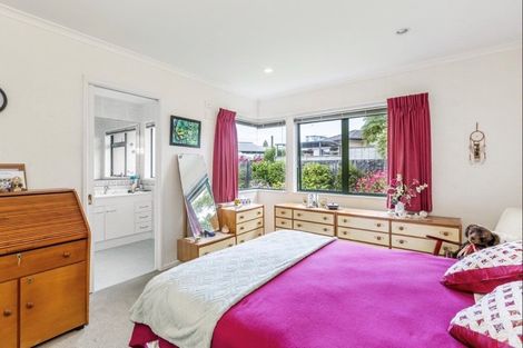 Photo of property in 11a Doment Crescent, Orewa, 0931