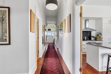 Photo of property in 23 Moana Road, Kelburn, Wellington, 6012