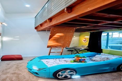 Photo of property in 4 Roberts Road, Matakatia, Whangaparaoa, 0930