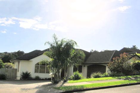 Photo of property in 19 Ewhurst Place, Goodwood Heights, Auckland, 2105