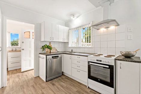 Photo of property in 66a Sutton Crescent, Papakura, 2110