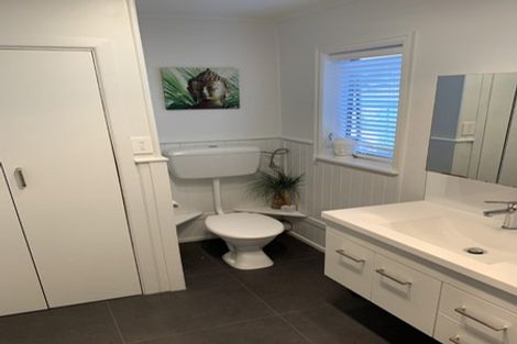 Photo of property in 5 Warwick Avenue, Titirangi, Auckland, 0604