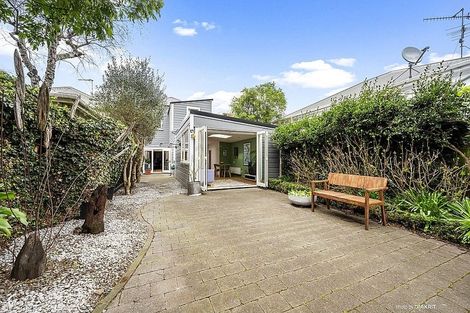 Photo of property in 200 Tinakori Road, Thorndon, Wellington, 6011