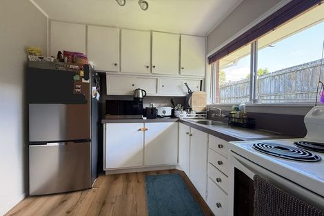 Photo of property in 2/9 Windy Ridge Road, Glenfield, Auckland, 0629