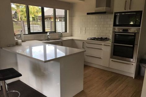 Photo of property in 92a Ranfurly Road, Alfriston, Auckland, 2105