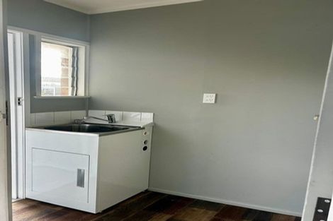 Photo of property in 1/32 Dale Crescent, Pakuranga, Auckland, 2010