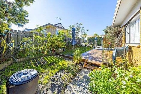 Photo of property in 2/553 Weymouth Road, Weymouth, Auckland, 2103