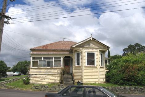 Photo of property in 1 Waterview Road, Stanley Point, Auckland, 0624