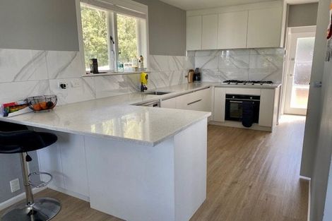 Photo of property in 8 Kelwyn Road, Kelston, Auckland, 0602