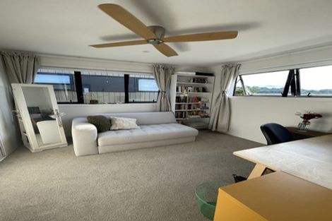 Photo of property in 5/35 Garadice Road, Rothesay Bay, Auckland, 0630