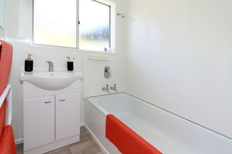 Photo of property in 9 Chetwode Grove, Newlands, Wellington, 6037