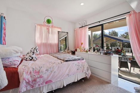 Photo of property in 26 Crispe Road, Clarks Beach, 2122