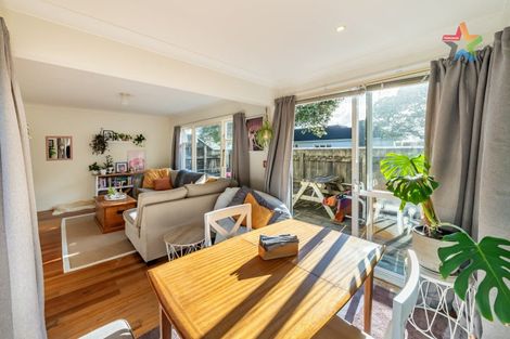 Photo of property in 2/264 Muritai Road, Eastbourne, Lower Hutt, 5013
