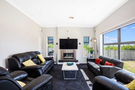 Photo of property in 13 Canary Way, Whitby, Porirua, 5024
