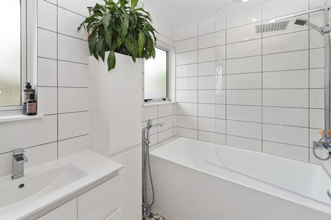 Photo of property in 12 Kashmir Road, Glen Eden, Auckland, 0602