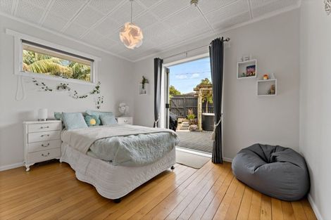 Photo of property in 2/71 Deep Creek Road, Waiake, Auckland, 0630