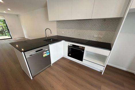 Photo of property in 11/19 Roberts Road, Glenfield, Auckland, 0629