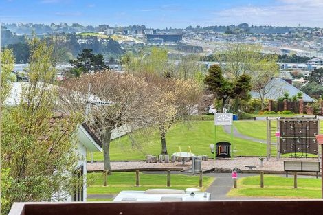 Photo of property in 2/22 Bronzewing Terrace, Unsworth Heights, Auckland, 0632