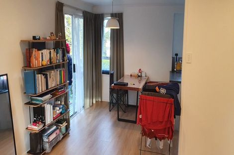 Photo of property in 16 Kemp Road, Massey, Auckland, 0614