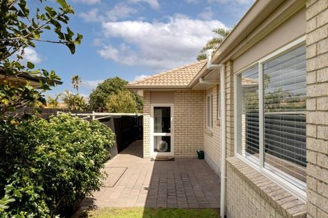 Photo of property in 587 Grenada Street, Papamoa Beach, Papamoa, 3118