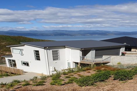 Photo of property in 25 Grumman Lane, Newlands, Wellington, 6037