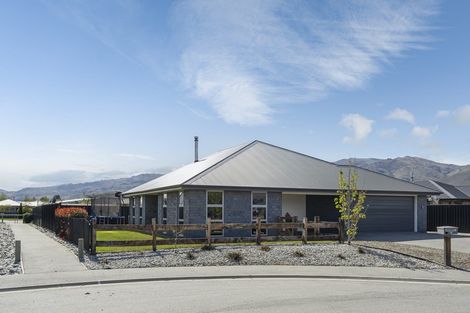 Photo of property in 16 Magnetic Place, Cromwell, 9310