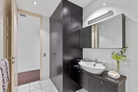 Photo of property in Ocean Breeze Apts, 2107/87 Clyde Road, Browns Bay, Auckland, 0630