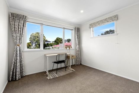 Photo of property in 1/694 East Coast Road, Pinehill, Auckland, 0632