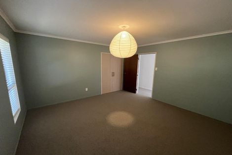 Photo of property in 15 Sequoia Grove, Merrilands, New Plymouth, 4312