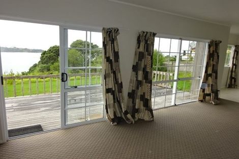 Photo of property in 83 Tiri Road, Tindalls Beach, Whangaparaoa, 0930