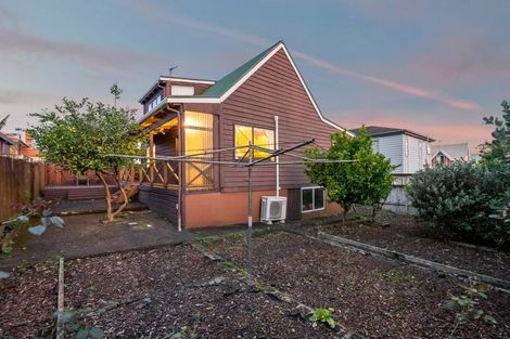 Photo of property in 21 Rogan Street, Mount Roskill, Auckland, 1041
