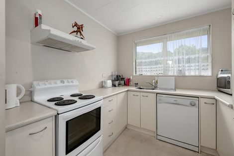 Photo of property in 16 Oaklands Grove, Clouston Park, Upper Hutt, 5018