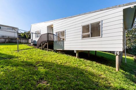 Photo of property in 10 Denver Avenue, Sunnyvale, Auckland, 0612