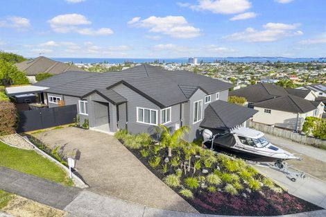 Photo of property in 6 Dorchester Place, Orewa, 0931