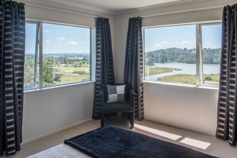 Photo of property in 84 Kittiwake Drive, Schnapper Rock, Auckland, 0632